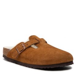 Klapki Birkenstock. Brązowe klapki damskie Birkenstock, bez wzorów, bez obcasa, bez zapięcia. Za 679.99 zł.