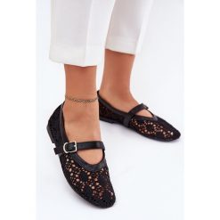 Ażurowe Baleriny Z Paskiem Czarne. Czarne balerinki damskie w ażurowe wzory, eleganckie, bez obcasa, bez zapięcia. Za 139.80 zł.
