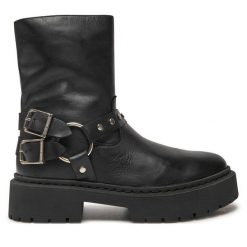 Botki Steve Madden. Czarne botki damskie Steve Madden, bez wzorów, bez obcasa, na płaskiej podeszwie, bez zapięcia. Za 659.99 zł.