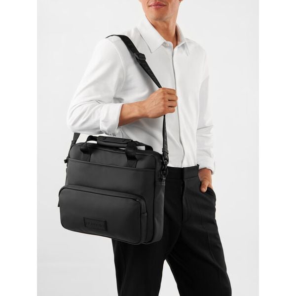 Torba na laptopa Hunter. Czarne torby na laptopa damskie Hunter, bez wzorów. Za 229.99 zł.