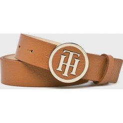 Tommy Hilfiger - Pasek. Niebieskie paski damskie Tommy Hilfiger, bez wzorów, ze skóry. W wyprzedaży za 179.90 zł.