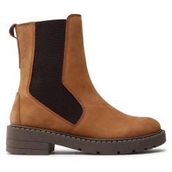 Sztyblety Marco Tozzi. Brązowe botki damskie Marco Tozzi, bez wzorów, bez obcasa, na płaskiej podeszwie, bez zapięcia. Za 299.99 zł.