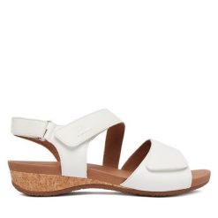 Sandały Josef Seibel. Białe sandały damskie Josef Seibel, bez wzorów, bez obcasa, na płaskiej podeszwie, bez zapięcia. Za 409.99 zł.