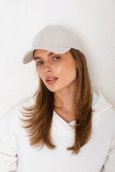 CZAPKA GAIA PIASKOWA One size - Flawless. Czapki damskie Flawless, bez wzorów, z tkaniny, eleganckie. Za 160.00 zł.