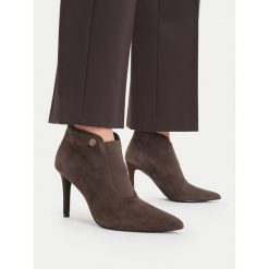 Botki MEXX. Brązowe botki damskie Mexx, bez wzorów, bez obcasa, na szpilce, bez zapięcia. Za 399.99 zł.