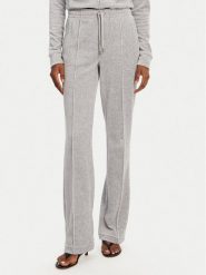 Juicy Couture Spodnie dresowe Tina JCAPW045 Szary Regular Fit. Szare spodnie dresowe damskie Juicy Couture, bez wzorów, z dresówki. Za 269.99 zł.