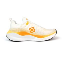 Wielofunkcyjne, oddychające buty NOVANA z podeszwą o wysokiej przyczepności. Brązowe obuwie trekkingowe damskie IZAS, z materiału, bez zapięcia. Za 269.52 zł.