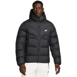 Kurtka Primaloft Storm-FIT Windrunner Rozmiar XXL Czarny - DR9605-010. Czarne kurtki męskie Nike, xxl, bez wzorów, z puchu, sportowe, bez kaptura. Za 786.40 zł.