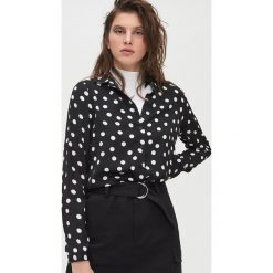 Koszula w groszki - Czarny. Czarne koszule damskie Cropp, l, bez wzorów, bez kołnierzyka, bez ramiączek. Za 69.99 zł.