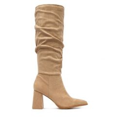 Kozaki DeeZee. Brązowe kozaki damskie DeeZee, bez wzorów, bez obcasa, na słupku, bez zapięcia. Za 249.99 zł.