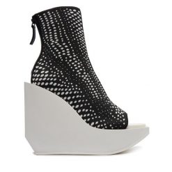 Botki United Nude. Czarne botki damskie United Nude, bez wzorów, bez obcasa, na koturnie, bez zapięcia. Za 2,369.00 zł.