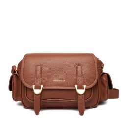Torebka Coccinelle. Brązowe listonoszki damskie Coccinelle, bez wzorów, bez dodatków. Za 1,399.00 zł.