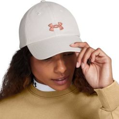 Czapka z daszkiem damska Under Armour Blitzing Adj OSFM kremowa 1376705 114. Białe czapki damskie Under Armour, bez wzorów. Za 78.99 zł.