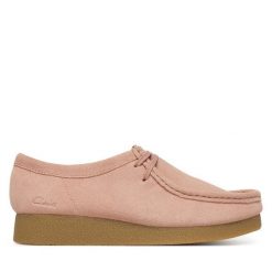 Półbuty Clarks. Czerwone półbuty damskie Clarks, bez wzorów, bez obcasa, na płaskiej podeszwie, bez zapięcia. Za 429.99 zł.