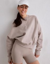 Damska bluza biegowa oddychająca, odprowadzająca wilgoć Le Run ciemna glina. Brązowe bluzy damskie Aim'n, s, bez wzorów, z bawełny, bez ramiączek, bez kaptura. Za 381.00 zł.
