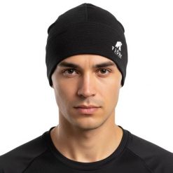 Czapka do biegania z merynosów. Czarne czapki damskie FJORK MERINO, bez wzorów, z wełny, sportowe. Za 279.00 zł.