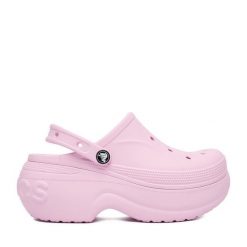 Klapki Crocs. Czerwone klapki damskie Crocs, bez wzorów, bez obcasa, bez zapięcia. Za 279.99 zł.