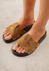 Brązowe Klapki z Przeplatanymi Paskami i Nitami przy Podeszwie Marivyn. Brązowe klapki damskie Born2be, na lato, bez wzorów, eleganckie, bez obcasa, na płaskiej podeszwie, bez zapięcia. Za 79.99 zł.