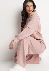 Różowy Komplet Dresowy z Wiskozą Bluza z Kapturem i Szerokie Spodnie Liseriela. Czerwone bluzy damskie Born2be, uniwersalny, bez wzorów, z dresówki, eleganckie, bez ramiączek, z kapturem. Za 189.99 zł.
