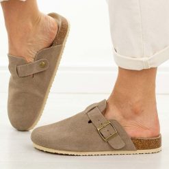 J. Brązowe skórzane klapki damskie Vinceza 101332. Brązowe klapki damskie VINCEZA, na lato, bez wzorów, z bawełny, eleganckie, bez obcasa, na płaskiej podeszwie, bez zapięcia. Za 159.00 zł.