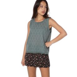 Koszulka damska Protest PRTJONNY. Zielone bluzki damskie Protest, bez wzorów, sportowe, bez kołnierzyka, bez ramiączek. W wyprzedaży za 139.90 zł.