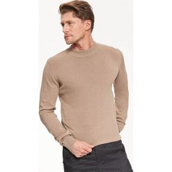 SWETER PÓŁGOLF O GŁADKIEJ STRUKTURZE. Szare swetry męskie TOP SECRET, l, bez wzorów, bez kołnierzyka, bez ramiączek. W wyprzedaży za 29.99 zł.