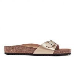 Klapki damskie Birkenstock Madrid BF. Brązowe klapki damskie Birkenstock, na lato, bez wzorów, z materiału, bez obcasa, bez zapięcia. Za 461.00 zł.