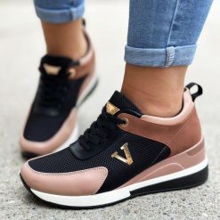 Różowe sneakersy półbuty damskie Potocki 10590. Czerwone półbuty damskie POTOCKI, bez wzorów, ze skóry, bez obcasa, na koturnie, bez zapięcia. Za 129.00 zł.