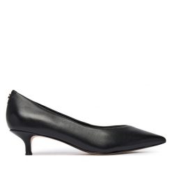 Czółenka Guess. Czarne czółenka damskie Guess, z aplikacjami, bez obcasa, bez zapięcia. Za 634.99 zł.