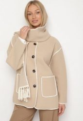 Beżowa Pudełkowa Kurtka z Ozdobnymi Przeszyciami i Szalikiem Salenalia. Brązowe kurtki damskie Born2be, bez wzorów, z jeansu, bez kaptura. Za 199.99 zł.