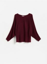 Sweter z kimonowym rękawem - bordowy. Czerwone swetry nierozpinane damskie Reserved, l, bez wzorów, z dzianiny, bez kołnierzyka, bez ramiączek. Za 99.99 zł.