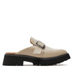 Klapki Clarks. Brązowe klapki damskie Clarks, bez wzorów, bez obcasa, bez zapięcia. Za 449.99 zł.