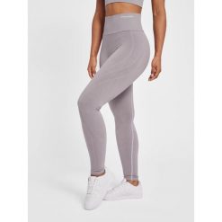 Legginsy damskie Hummel MT Flow. Fioletowe legginsy damskie Hummel, bez wzorów, z dzianiny. W wyprzedaży za 226.50 zł.