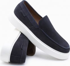 Ombre Męskie półbuty slip on na grubej podeszwie - granatowy V4 OM-FOCS-0152 41. Niebieskie półbuty męskie Ombre, bez wzorów, bez obcasa, bez zapięcia. Za 119.99 zł.