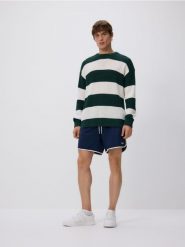 Ażurowy sweter w paski - wielobarwny. Swetry męskie Reserved, l, w ażurowe wzory, z bawełny, bez kołnierzyka, bez ramiączek. Za 129.99 zł.