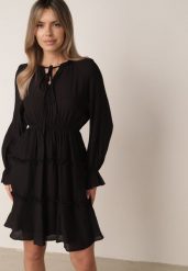 Czarna Wiskozowa Sukienka na Lato w Stylu Boho z Falbankami i Wiązaniem Barpea. Czarne sukienki damskie Born2be, na co dzień, na lato, l, bez wzorów, z poliesteru, boho, bez kołnierzyka, bez ramiączek, midi. Za 149.99 zł.