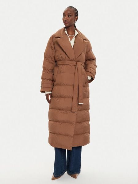 PINKO Płaszcz zimowy Taccuino 103829 A0L5 Brązowy Regular Fit. Brązowe płaszcze damskie Pinko, na zimę, l, bez wzorów, z syntetyku, bez kołnierzyka, bez kaptura. Za 1,849.00 zł.