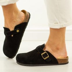 Czarne skórzane klapki damskie Filippo Dk7918/26. Czarne klapki damskie Filippo, na lato, bez wzorów, z jeansu, casualowe, bez obcasa, bez zapięcia. Za 159.00 zł.