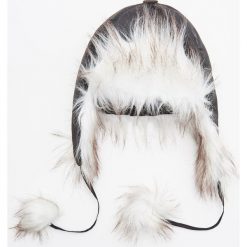 Czapka uszatka z futrem - Czarny. Czarne czapki damskie Cropp, bez wzorów. Za 49.99 zł.