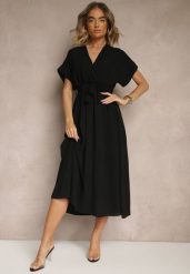 Czarna Rozkloszowana Sukienka z Gumką w Talii i Wiązaniem Sepenira. Czarne sukienki damskie Renee, na co dzień, xs, bez wzorów, z jeansu, eleganckie, bez kołnierzyka, bez ramiączek, maxi, kopertowe. Za 54.99 zł.