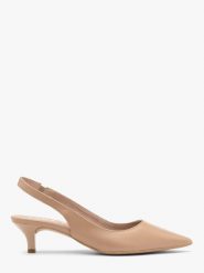 Beżowe czółenka slingback na obcasie typu kaczuszka SARAH. Brązowe czółenka damskie Ryłko, bez wzorów, z gumy, bez obcasa, na obcasie, bez zapięcia. Za 379.99 zł.