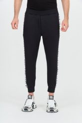 DSQUARED2 Czarne spodnie dresowe Relax Dan Fit. Czarne spodnie sportowe męskie Dsquared2, l, bez wzorów, z dresówki. W wyprzedaży za 1,299.99 zł.