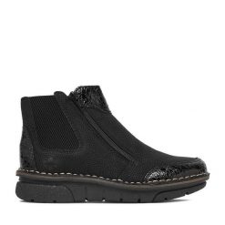 Botki Rieker. Czarne botki damskie Rieker, bez wzorów, bez obcasa, na płaskiej podeszwie, bez zapięcia. Za 349.99 zł.