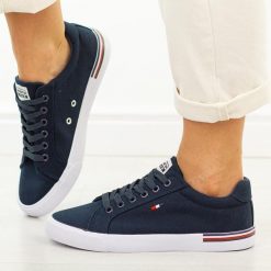 Granatowe trampki damskie American Club Lh116. Niebieskie trampki i tenisówki damskie American CLUB, bez wzorów, z jeansu, bez zapięcia. Za 99.00 zł.