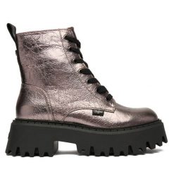 Trzewiki Buffalo. Szare botki damskie Buffalo, bez wzorów, bez obcasa, na płaskiej podeszwie, bez zapięcia. Za 249.99 zł.