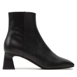 Botki Pollini. Czarne botki damskie Pollini, bez wzorów, bez obcasa, na słupku, bez zapięcia. Za 1,609.00 zł.
