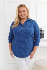 Elegancka niebieska tunika w białe kropki PLUS SIZE XXL. Białe koszulki sportowe damskie Nasi partnerzy, plus size, bez wzorów, z poliesteru, bez ramiączek. Za 199.90 zł.