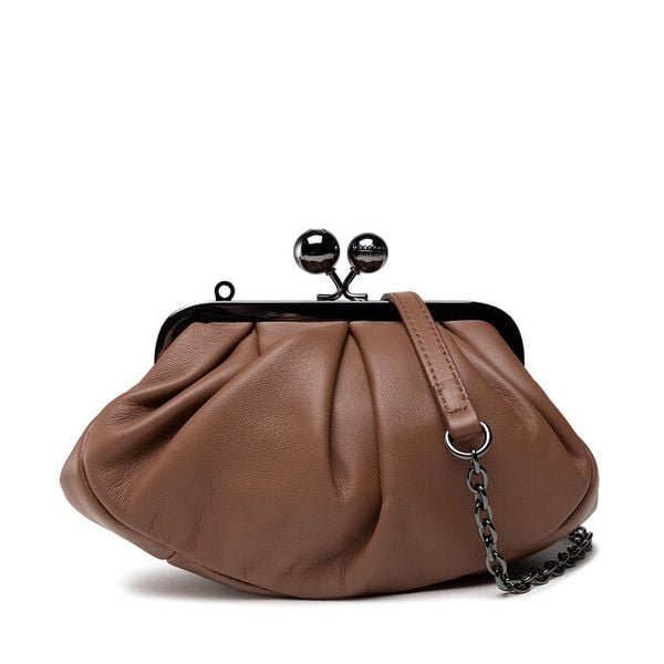 Torebka Weekend Max Mara. Brązowe listonoszki damskie Weekend Max Mara, bez wzorów, bez dodatków. Za 1,049.00 zł.