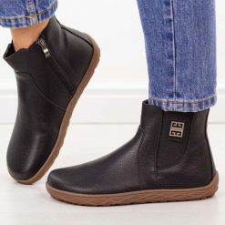 Czarne barefoot skórzane botki damskie Jezzi 555. Czarne botki damskie Jezzi, na jesień, z aplikacjami, z dzianiny, biznesowe, bez obcasa, na płaskiej podeszwie, bez zapięcia. Za 299.00 zł.