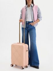 Nine West Walizka kabinowa CEO-NW-S-006-09 BEIGE Beżowy. Brązowe walizki damskie Nine West, bez wzorów, z tworzywa sztucznego. Za 299.99 zł.